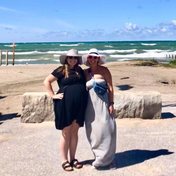 Meet your Posher, Jessica - Picture 1 of 2